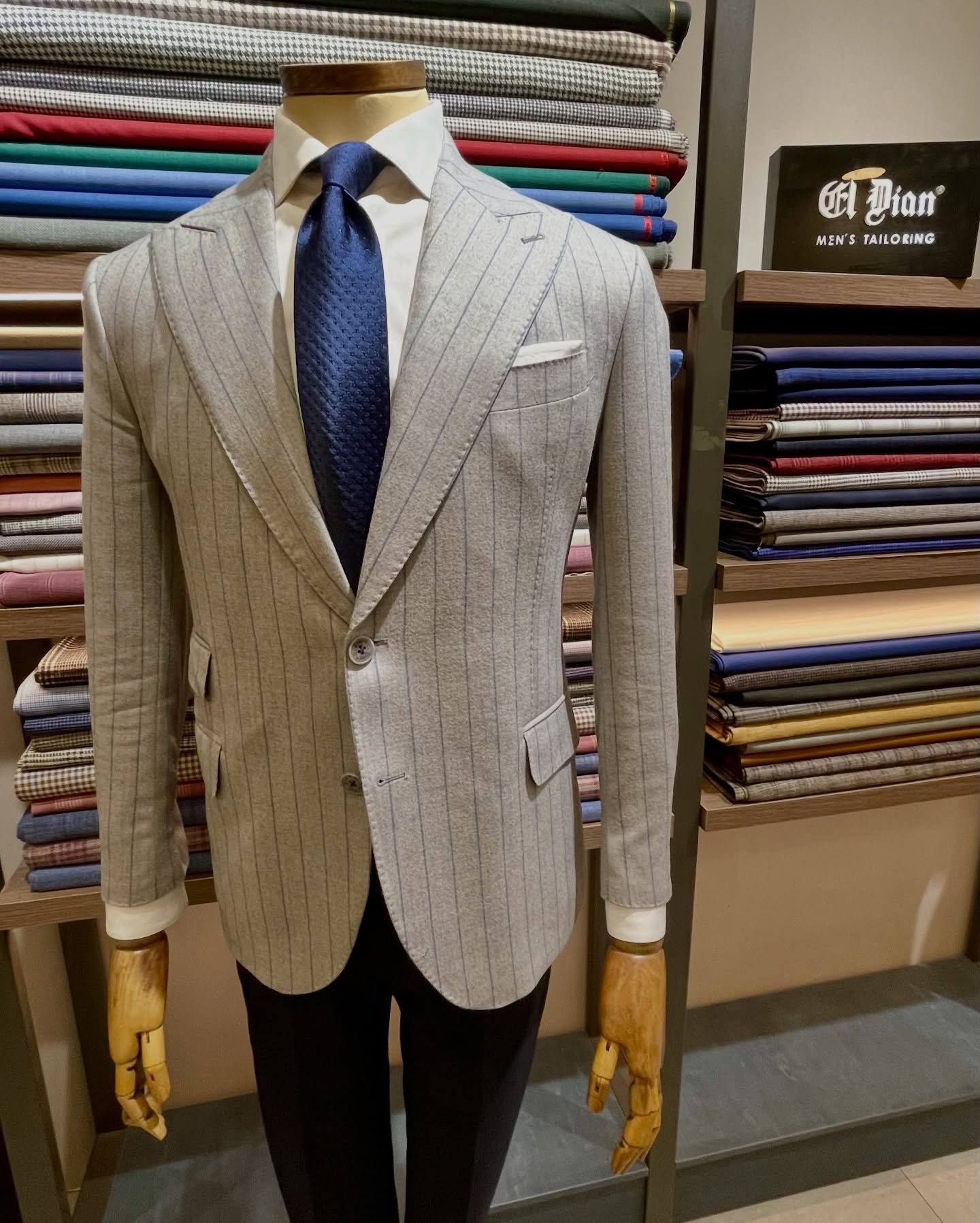 Chaqueta a medida sobre maniquí