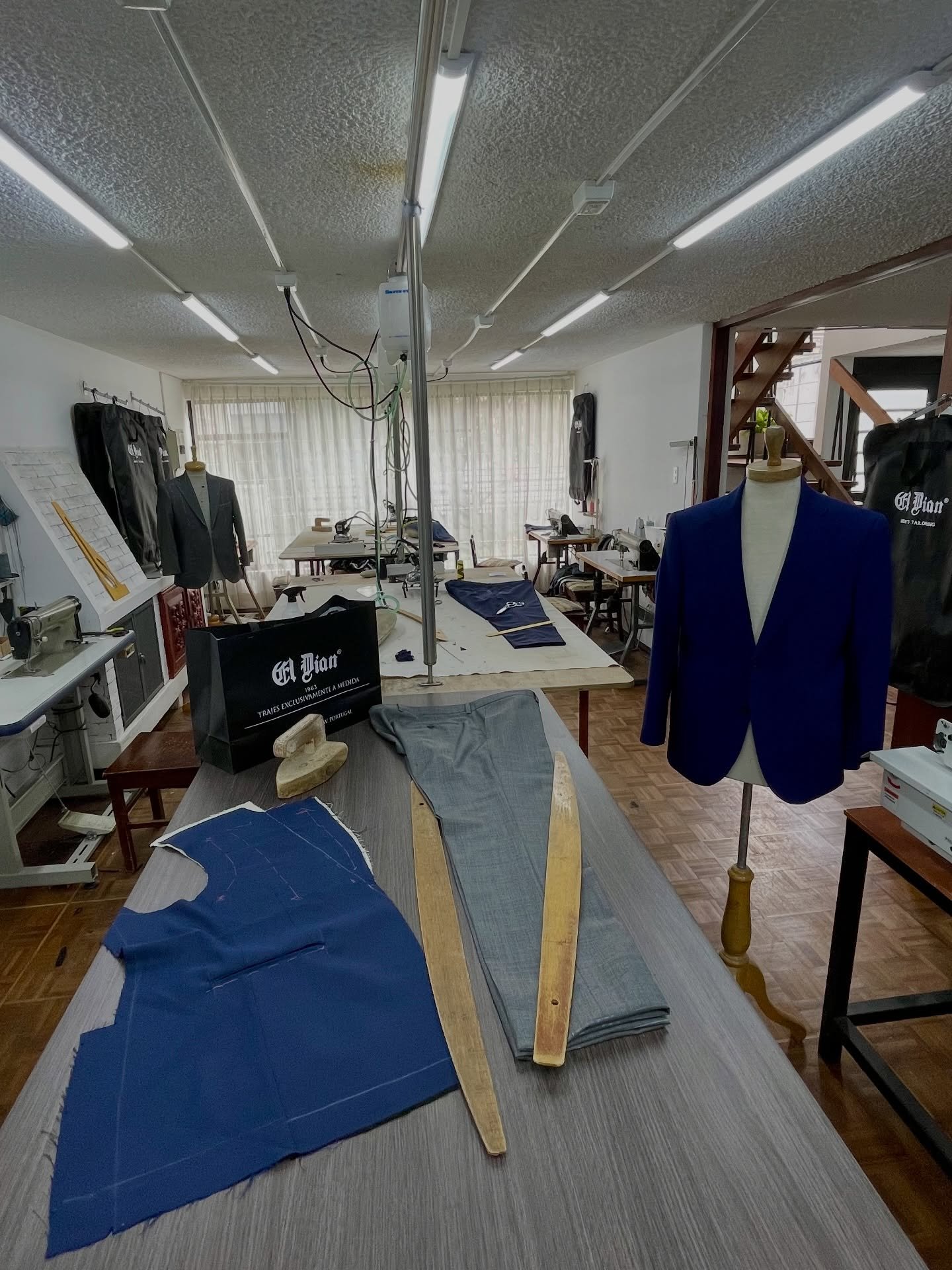 Toma de medidas en el taller de El Dian